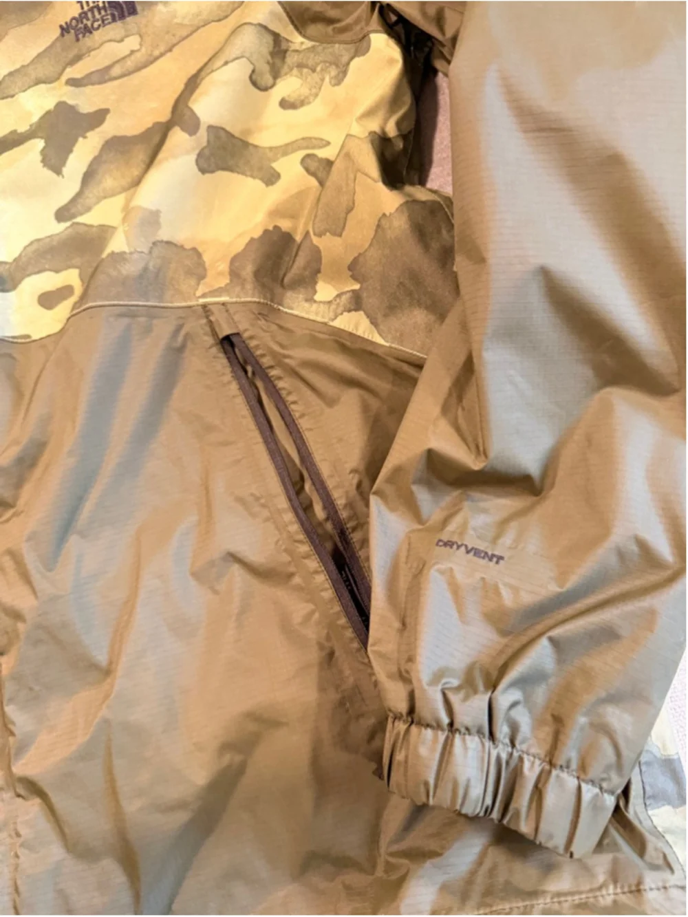 The north face boreal rain jacket Forest night green camouflage men’s size XL